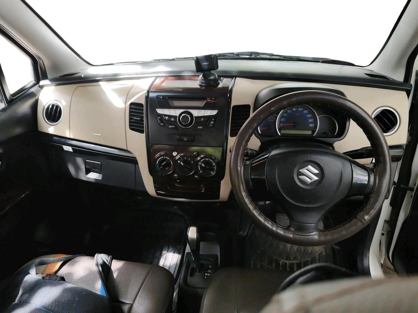 2017 Maruti Wagon R 1.0 VXI AMT, Petrol, Automatic, 50,761 km, interior