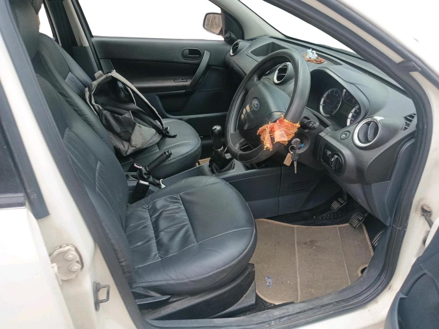 2011 Ford Fiesta Classic LXI 1.6 PETROL, Petrol, Manual, 76,706 km, interior