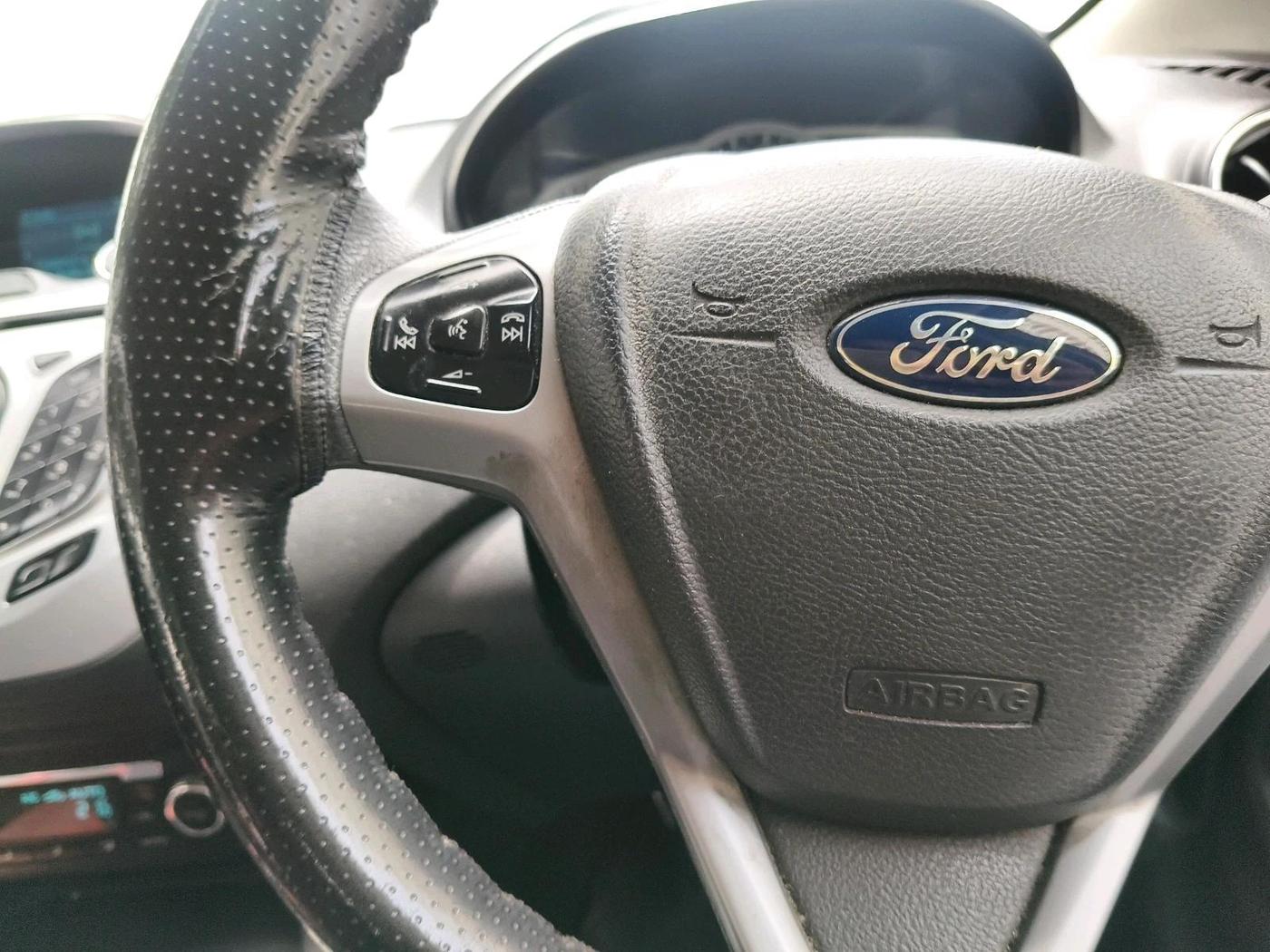 2015 Ford New Figo TITANIUM 1.2 PETROL MT, Petrol, Manual, 1,40,986 km, interior
