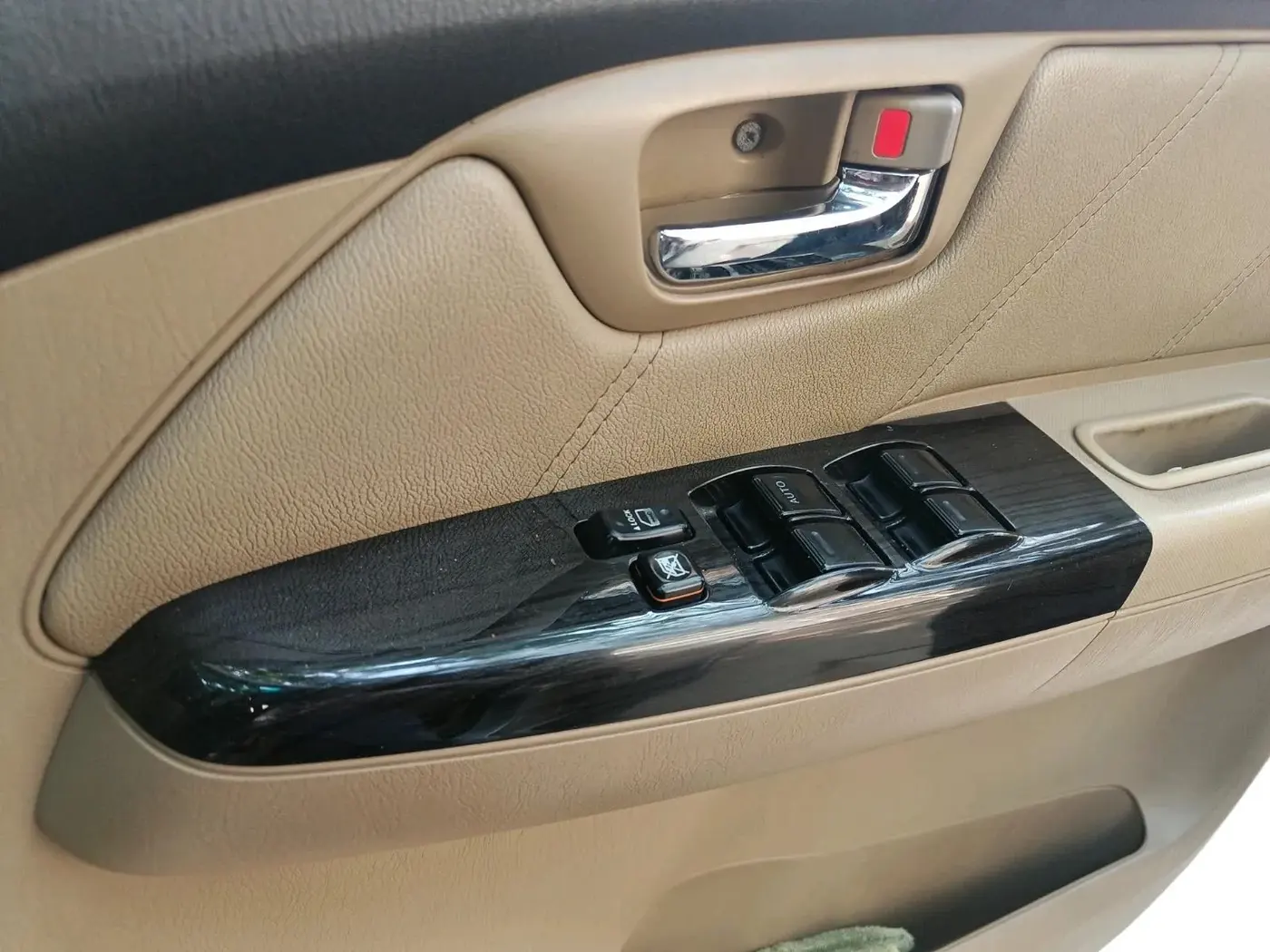 2014 Toyota Fortuner 3.0 4X2 MT, Diesel, Manual, 2,05,170 km, interior