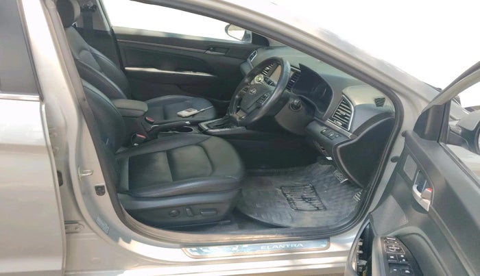 2017 Hyundai New Elantra 2.0 SX(O) AT PETROL, Petrol, Automatic, 80,204 km, interior