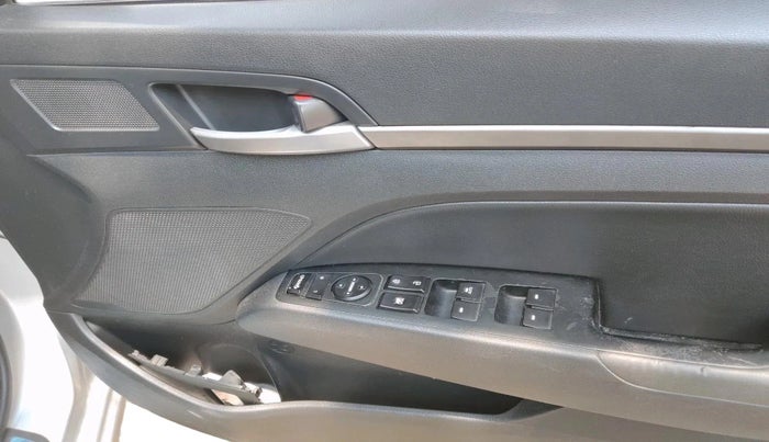 2017 Hyundai New Elantra 2.0 SX(O) AT PETROL, Petrol, Automatic, 80,204 km, interior