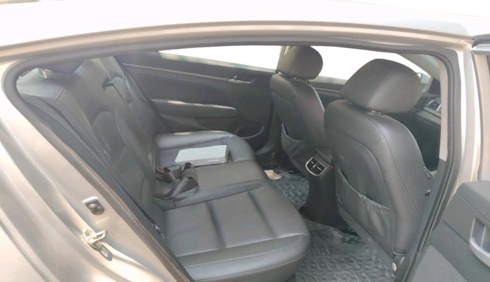 2017 Hyundai New Elantra 2.0 SX(O) AT PETROL, Petrol, Automatic, 80,204 km, interior