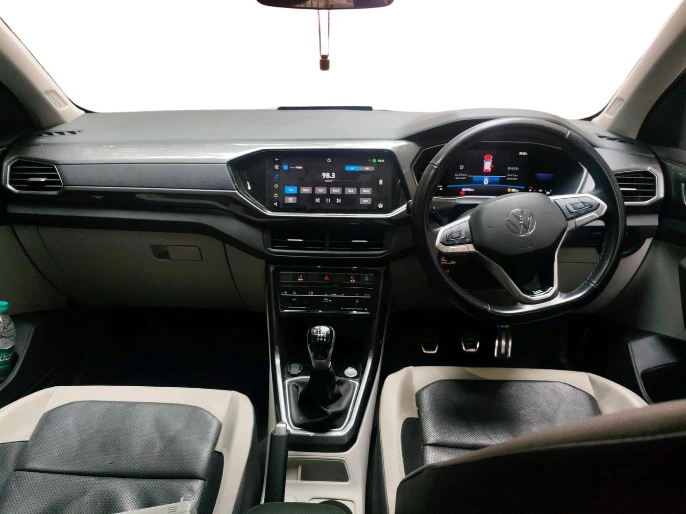2022 Volkswagen TAIGUN TOPLINE 1.0 TSI MT, Petrol, Manual, 32,192 km, interior