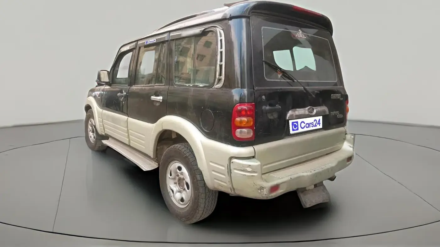 2005 Mahindra Scorpio SLX 2.6 TURBO 7 STR, Diesel, Manual, 2,36,813 km, exterior