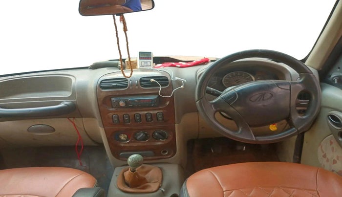 2005 Mahindra Scorpio SLX 2.6 TURBO 7 STR, Diesel, Manual, 2,36,813 km, interior