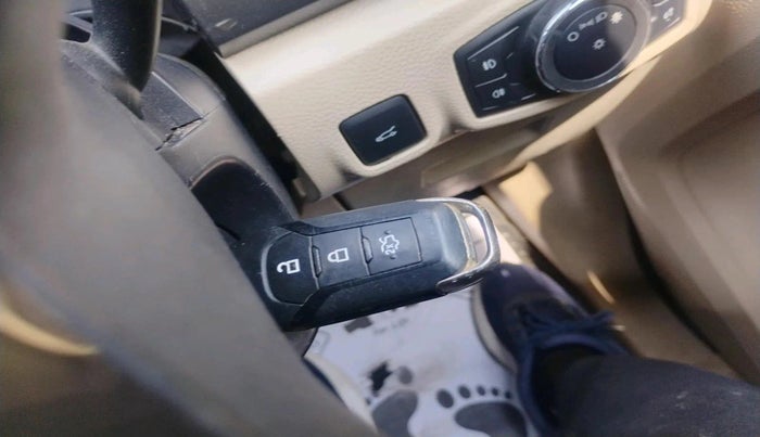 2016 Ford Endeavour TITANIUM 3.2 4X4 AT, Diesel, Automatic, 2,56,719 km, interior