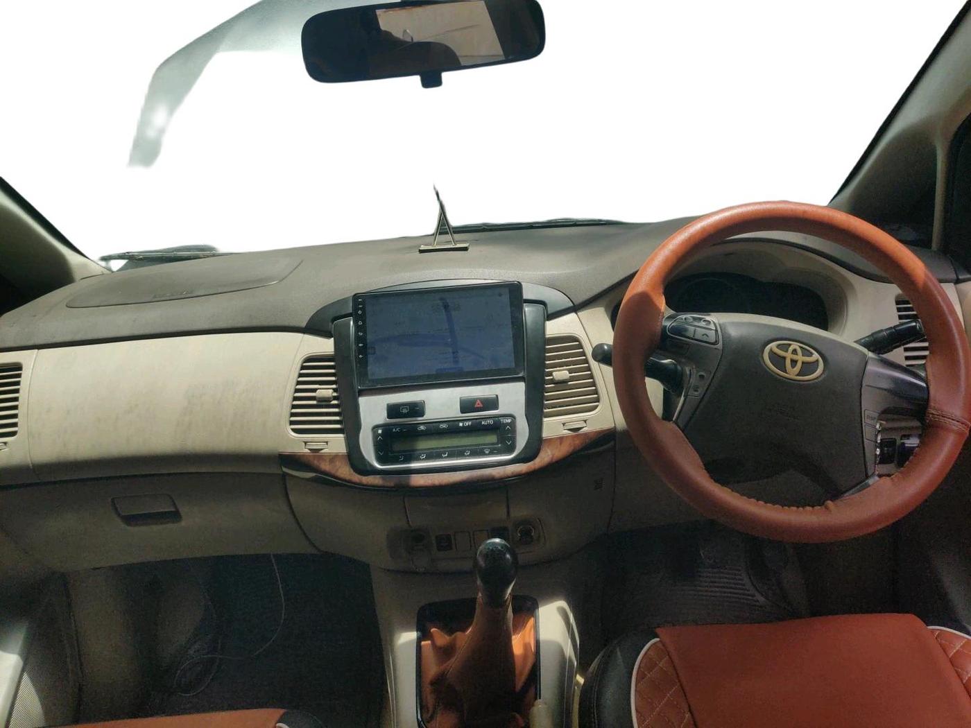 2012 Toyota Innova 2.5 VX 7 STR, Diesel, Manual, 1,60,374 km, interior
