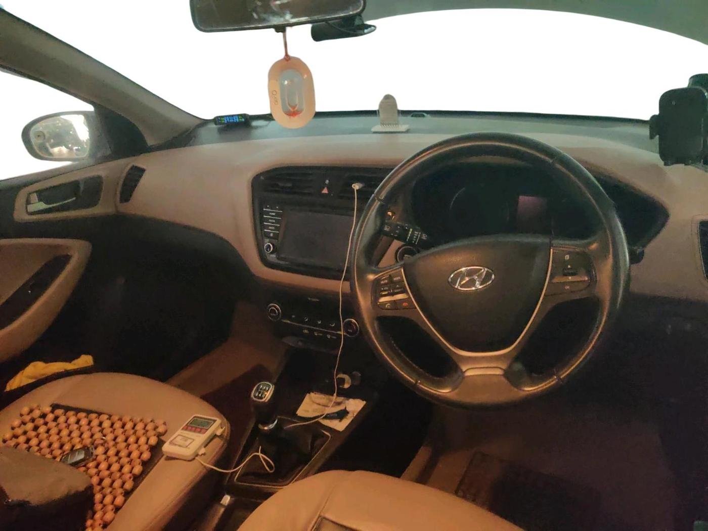 2016 Hyundai Elite i20 ASTA 1.2 (O), Petrol, Manual, 79,673 km, interior
