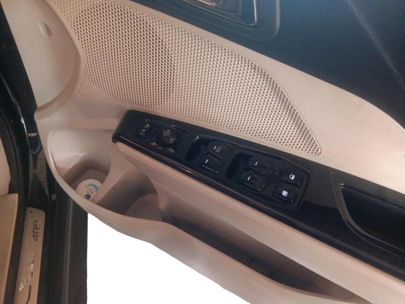 2024 Mahindra XUV400 EL Pro 39.4 KWH, Electric, Automatic, 40,495 km, interior