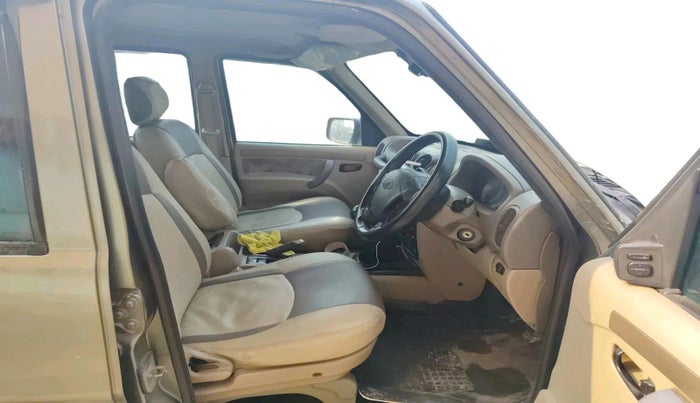 2010 Mahindra Scorpio VLX 2WD, Diesel, Manual, 1,21,673 km, interior