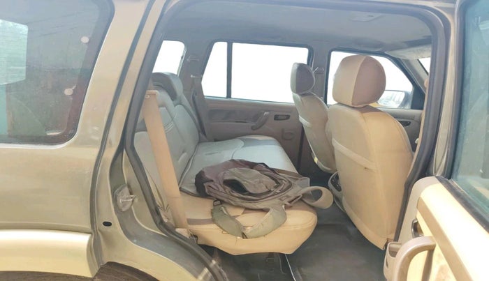 2010 Mahindra Scorpio VLX 2WD, Diesel, Manual, 1,21,673 km, interior