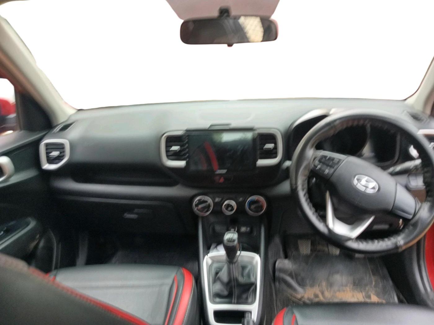 2022 Hyundai VENUE S 1.2, Petrol, Manual, 71,909 km, interior