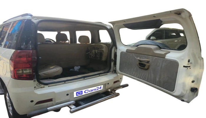 2018 Mahindra TUV300 T8, Diesel, Manual, 96,460 km, exterior