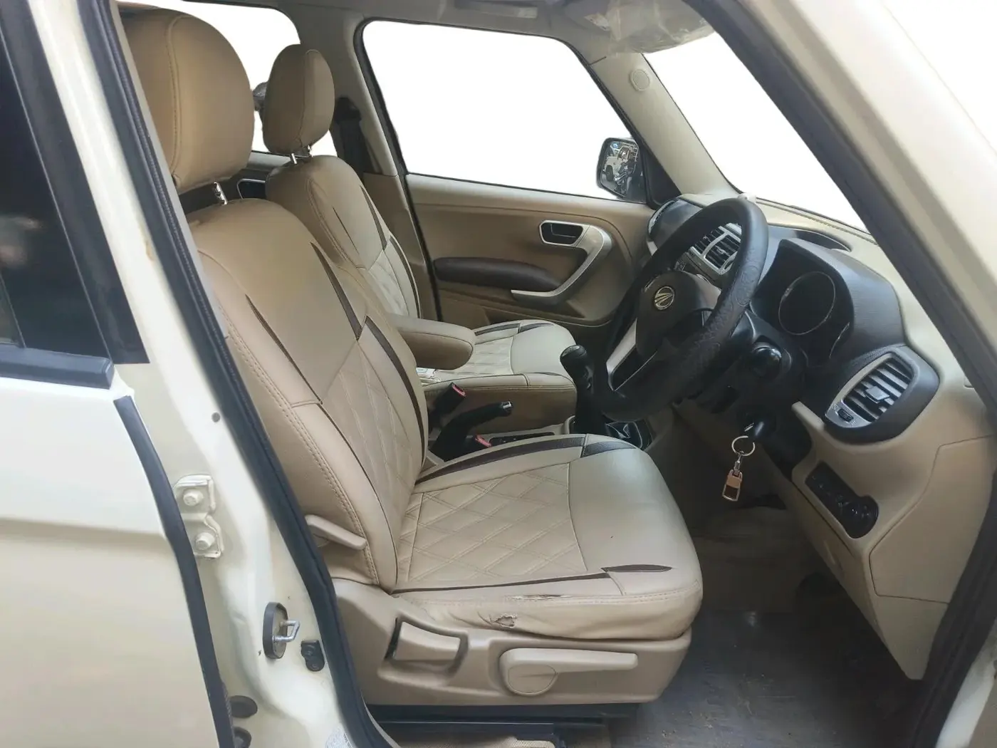 2018 Mahindra TUV300 T8, Diesel, Manual, 96,780 km, interior