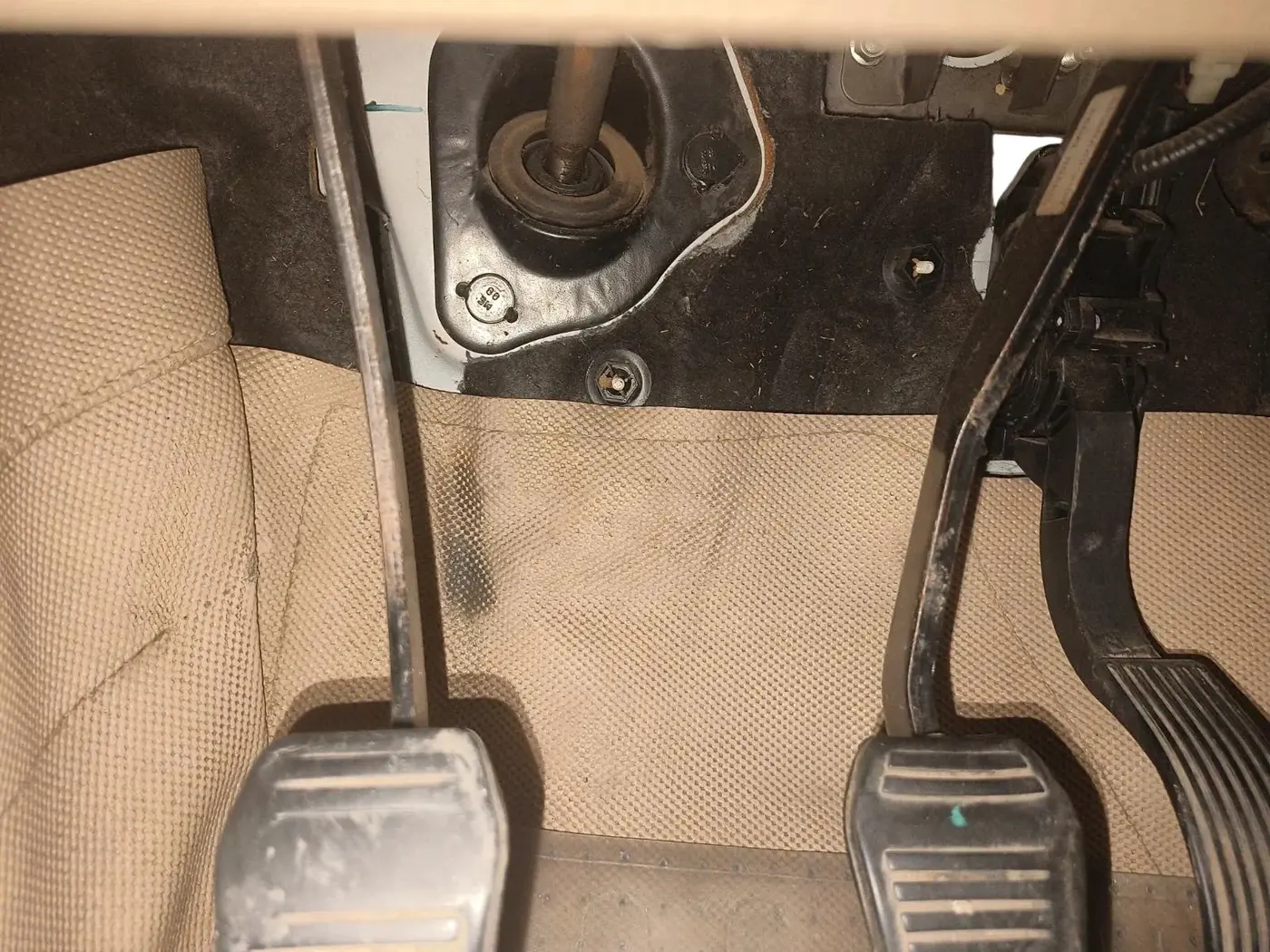 2018 Mahindra TUV300 T8, Diesel, Manual, 96,780 km, interior