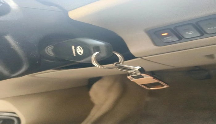 2018 Mahindra TUV300 T8, Diesel, Manual, 96,460 km, interior