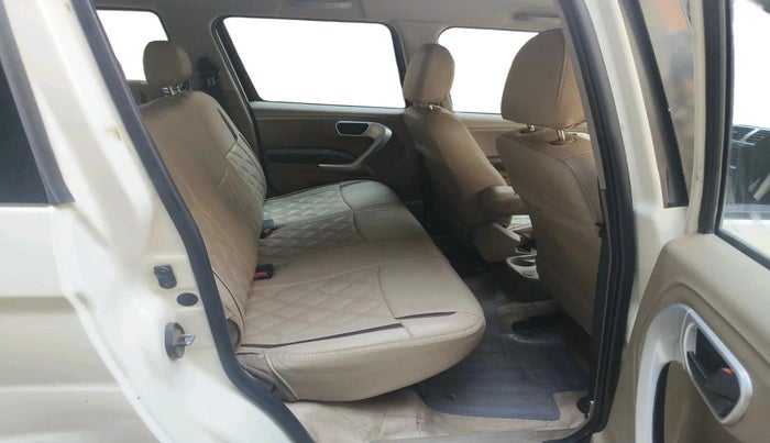 2018 Mahindra TUV300 T8, Diesel, Manual, 96,460 km, interior