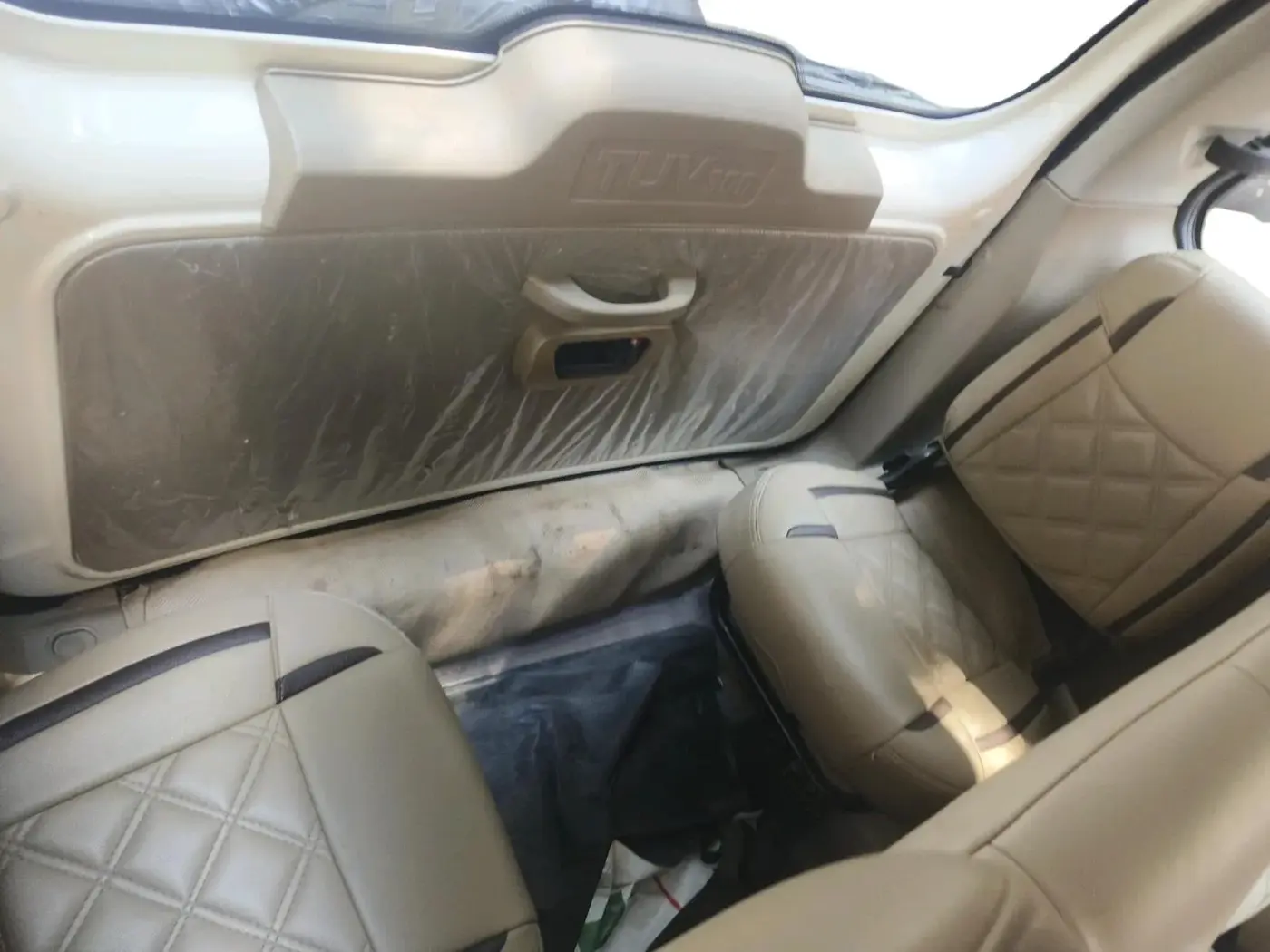 2018 Mahindra TUV300 T8, Diesel, Manual, 96,780 km, interior