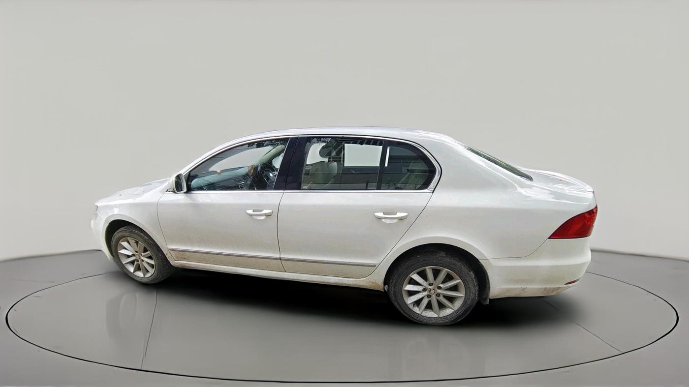 2014 Skoda Superb ELEGANCE 2.0 TDI CR AT, Diesel, Automatic, 1,19,930 km, exterior