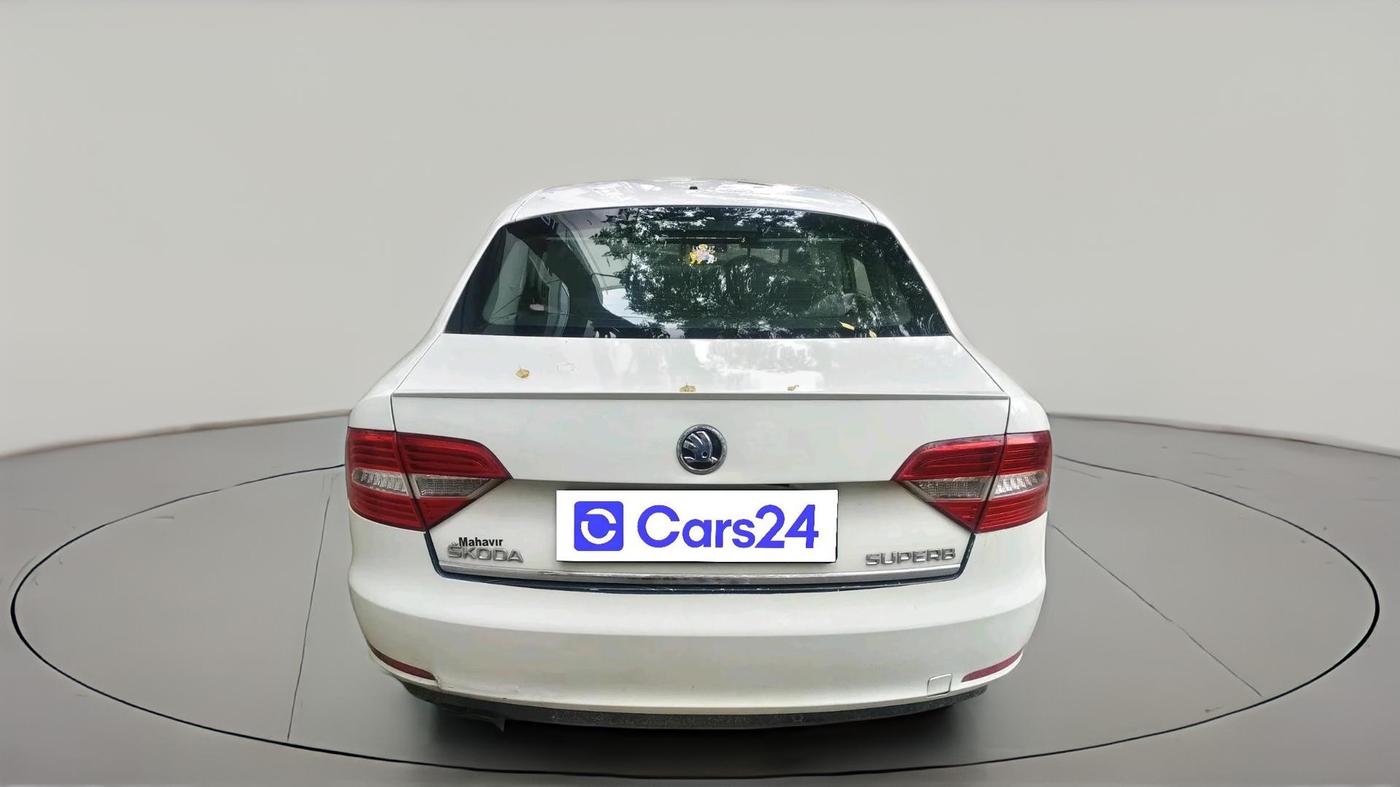 2014 Skoda Superb ELEGANCE 2.0 TDI CR AT, Diesel, Automatic, 1,19,930 km, exterior