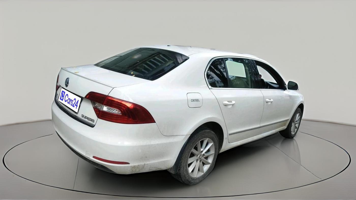 2014 Skoda Superb ELEGANCE 2.0 TDI CR AT, Diesel, Automatic, 1,19,930 km, exterior
