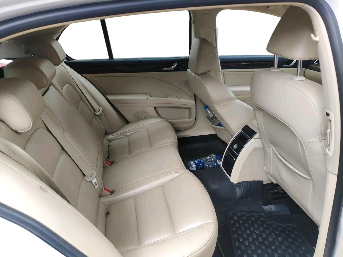2014 Skoda Superb ELEGANCE 2.0 TDI CR AT, Diesel, Automatic, 1,19,930 km, interior