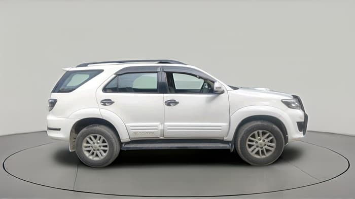 2014 Toyota Fortuner 3.0 4X2 MT, Diesel, Manual, 76,422 km, exterior
