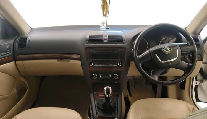 2012 Skoda Laura ELEGANCE 2.0 TDI CR MT, Diesel, Manual, 1,41,779 km, interior