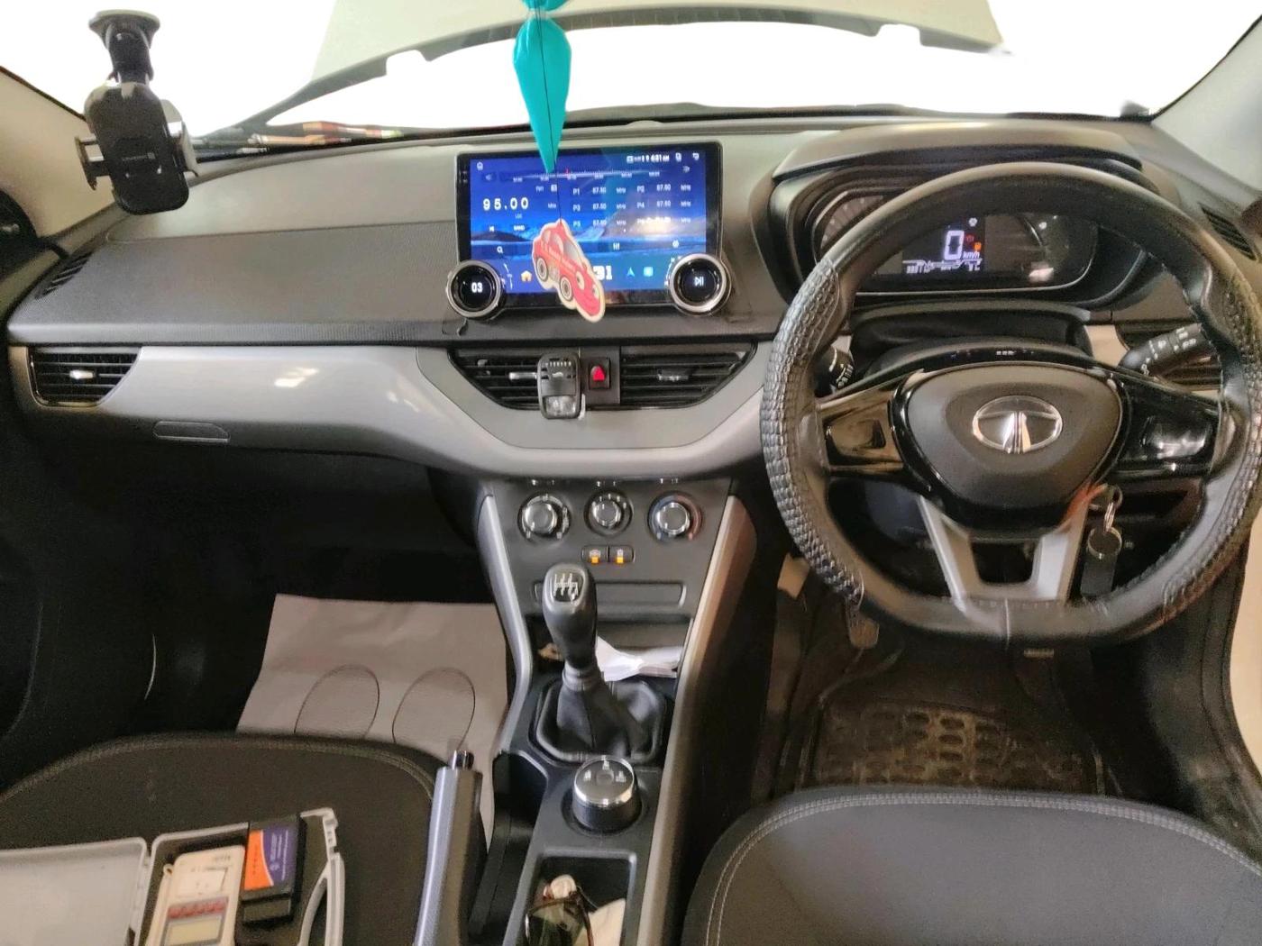 2021 Tata NEXON XE PETROL, Petrol, Manual, 33,311 km, interior