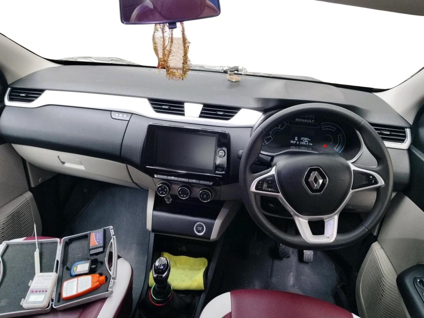 2022 Renault TRIBER RXZ, Petrol, Manual, 22,302 km, interior