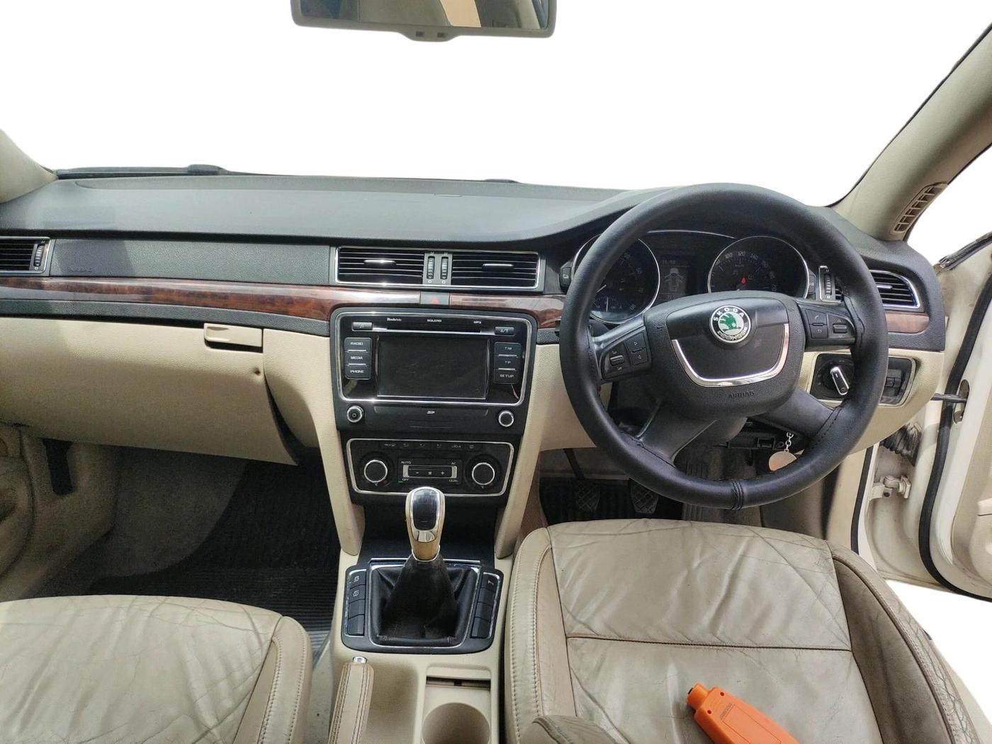 2011 Skoda Superb ELEGANCE 1.8 TSI MT, Petrol, Manual, 57,838 km, interior