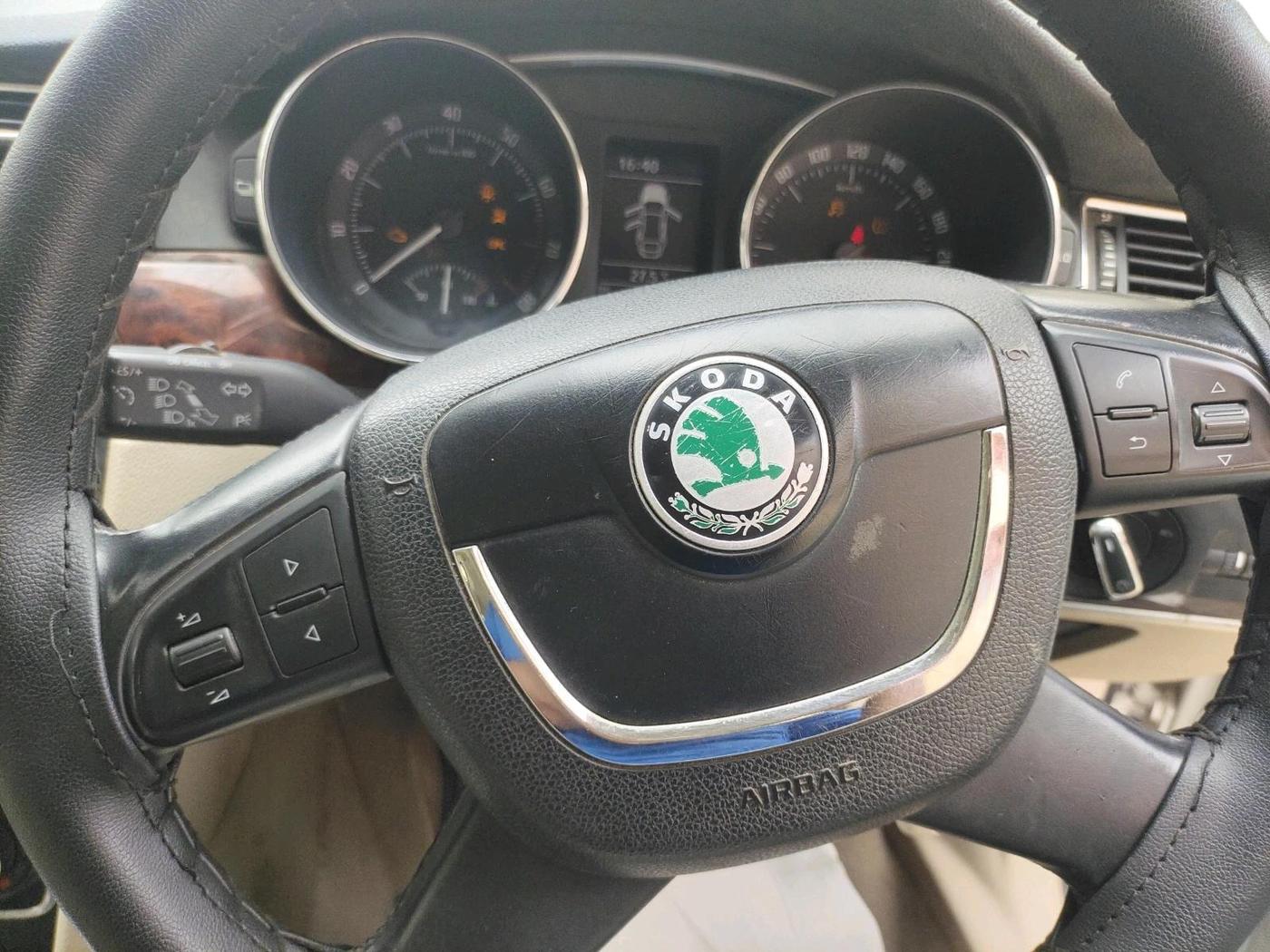 2011 Skoda Superb ELEGANCE 1.8 TSI MT, Petrol, Manual, 57,838 km, interior