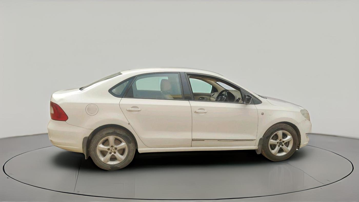 2014 Skoda Rapid AMBITION 1.6 TDI CR MT PLUS, Diesel, Manual, 1,89,385 km, exterior