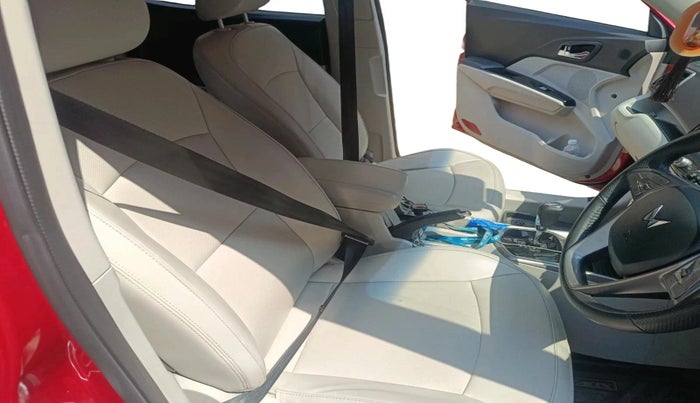 2023 Mahindra XUV300 W8 (O) 1.5 DIESEL AMT, Diesel, Automatic, 52,901 km, interior