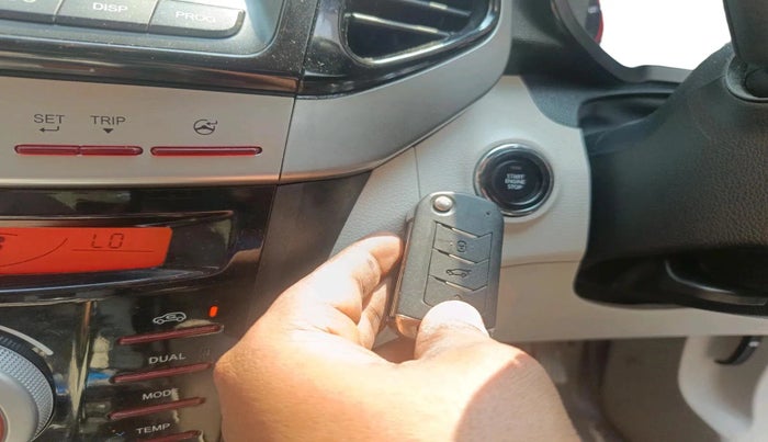 2023 Mahindra XUV300 W8 (O) 1.5 DIESEL AMT, Diesel, Automatic, 52,901 km, interior