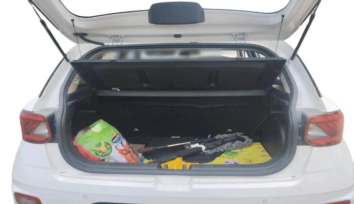 2020 Hyundai VENUE S 1.2, Petrol, Manual, 29,354 km, exterior