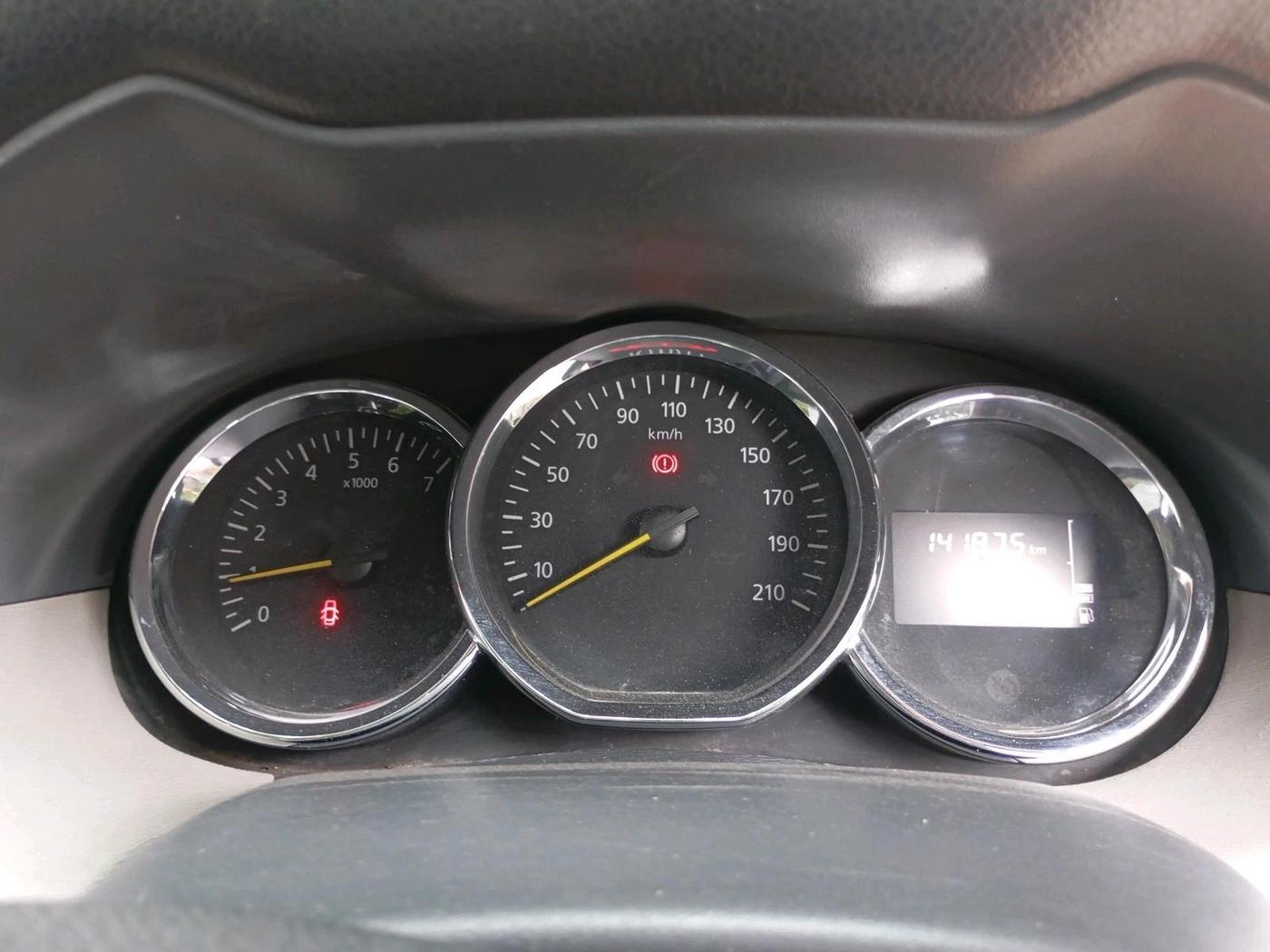 2015 Renault Duster 110 PS RXZ DIESEL, Diesel, Manual, 1,41,875 km, interior