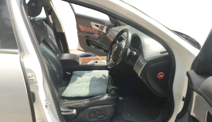 2011 Jaguar XF 3.0 DIESEL, Diesel, Automatic, 1,41,427 km, interior