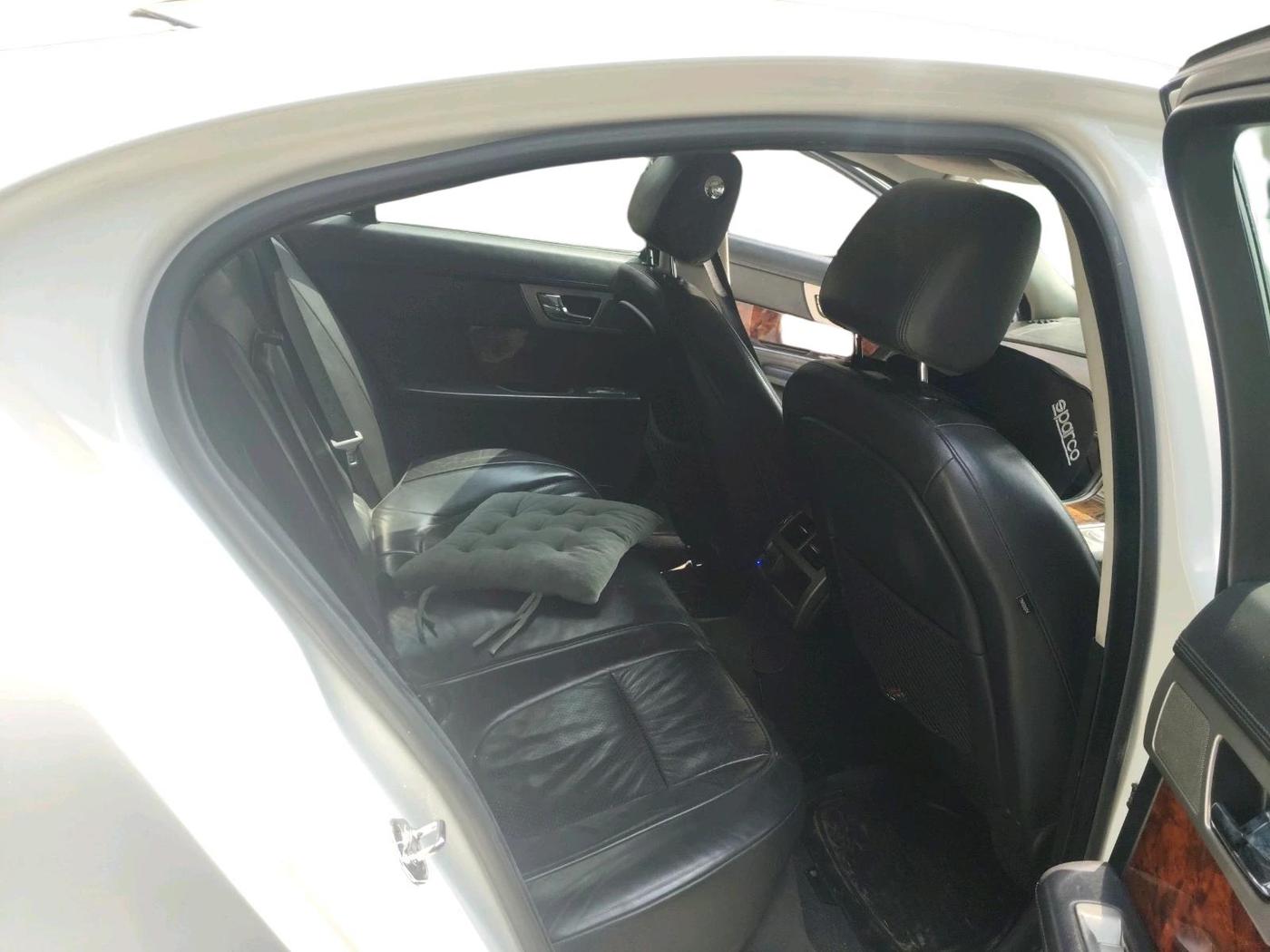 2011 Jaguar XF 3.0 DIESEL, Diesel, Automatic, 1,41,427 km, interior