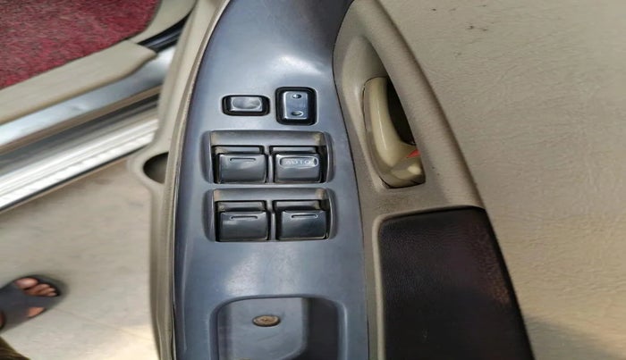 2012 Toyota Innova 2.5 GX 8 STR, Diesel, Manual, 2,72,249 km, interior