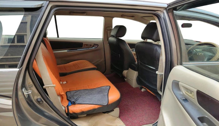 2012 Toyota Innova 2.5 GX 8 STR, Diesel, Manual, 2,72,249 km, interior