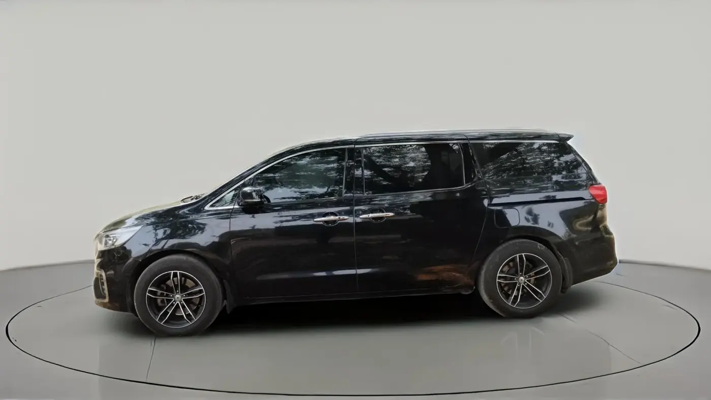 2020 KIA CARNIVAL LIMOUSINE 2.2 7 STR, Diesel, Automatic, 2,26,051 km, exterior