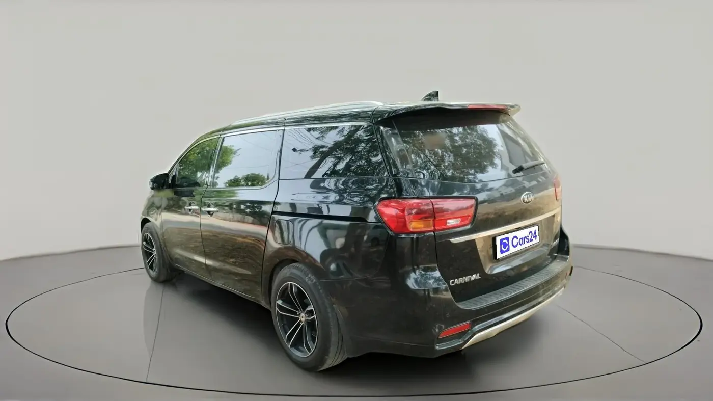 2020 KIA CARNIVAL LIMOUSINE 2.2 7 STR, Diesel, Automatic, 2,26,051 km, exterior