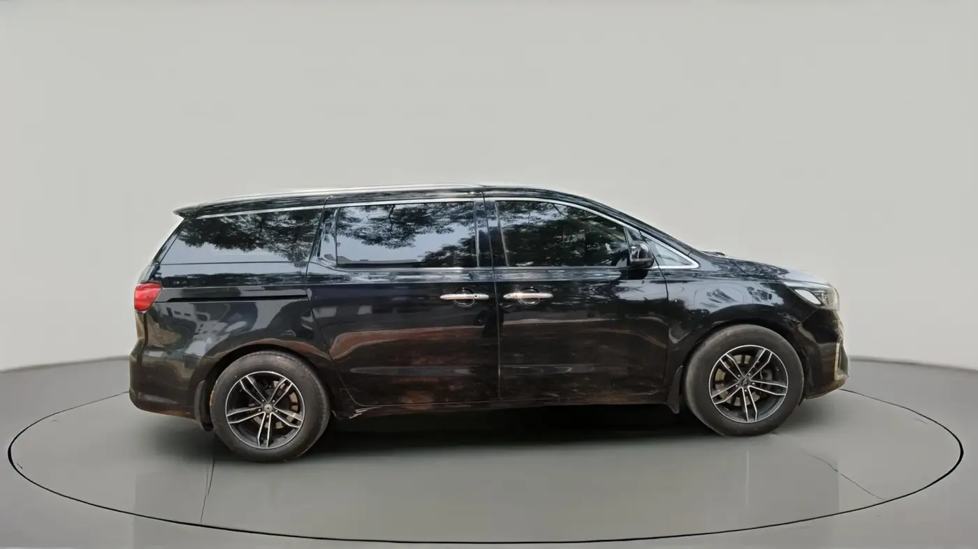 2020 KIA CARNIVAL LIMOUSINE 2.2 7 STR, Diesel, Automatic, 2,26,051 km, exterior