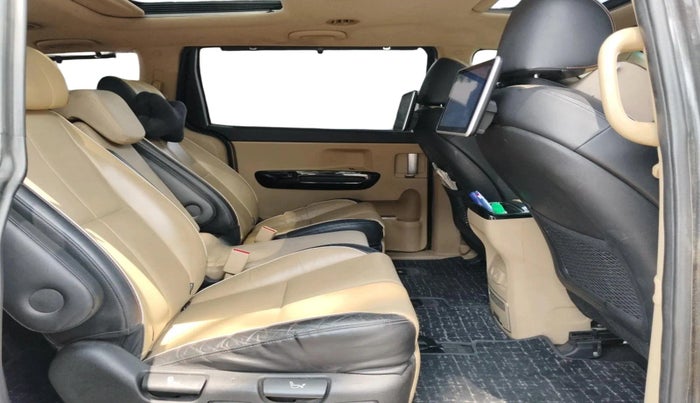 2020 KIA CARNIVAL LIMOUSINE 2.2 7 STR, Diesel, Automatic, 2,26,051 km, interior