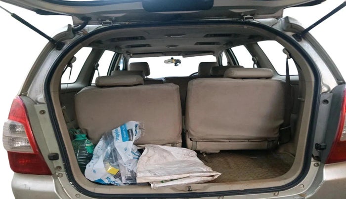 2007 Toyota Innova G4 2.5 8 STR, Diesel, Manual, 1,84,874 km, exterior