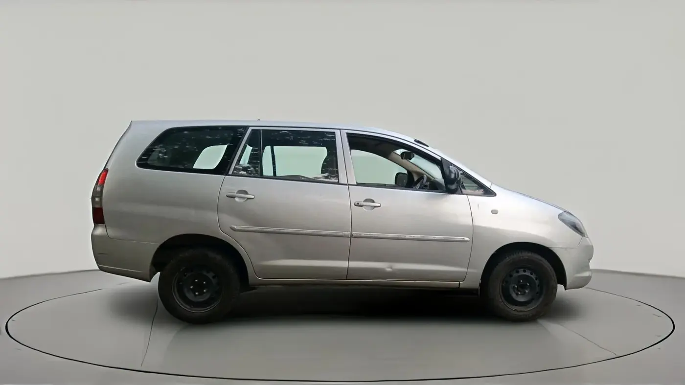 2007 Toyota Innova G4 2.5 8 STR, Diesel, Manual, 1,84,874 km, exterior