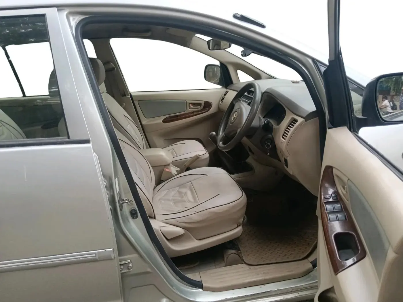 2007 Toyota Innova G4 2.5 8 STR, Diesel, Manual, 1,84,874 km, interior