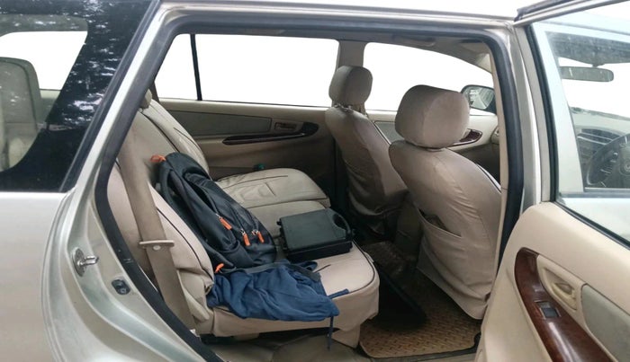 2007 Toyota Innova G4 2.5 8 STR, Diesel, Manual, 1,84,874 km, interior